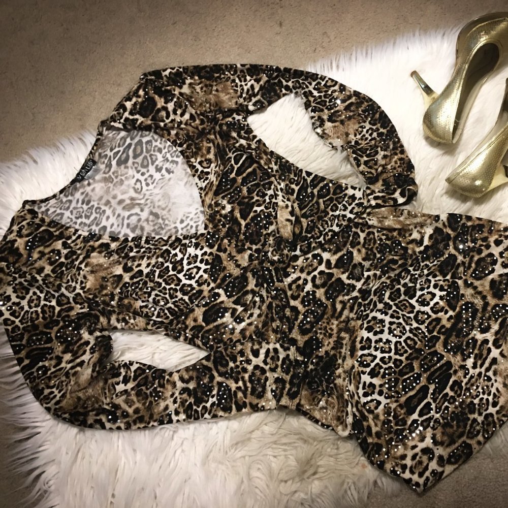 VENUS - Size M (8-10) - Plunging Neckline Dress